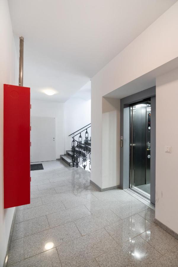 Apartment New, Stylish, Bright, Cozy And Central In Quiet Area *